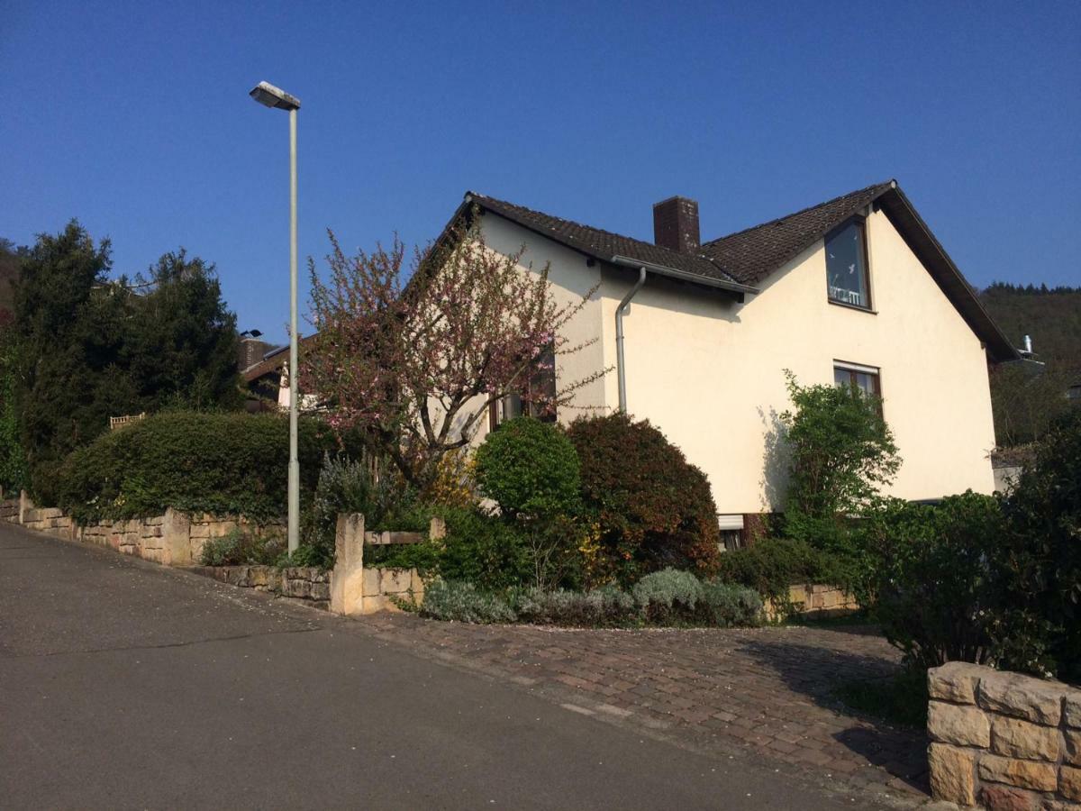 Schones Zimmer In Gimmeldingen/ Konigsbach Neustadt an der Weinstraße Buitenkant foto