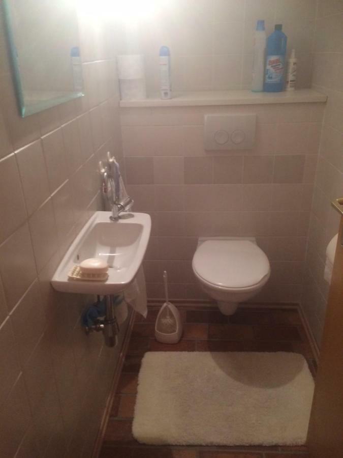 Schones Zimmer In Gimmeldingen/ Konigsbach Neustadt an der Weinstraße Buitenkant foto